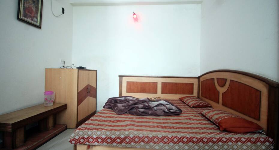 Dimple Lodge, New Delhi 4